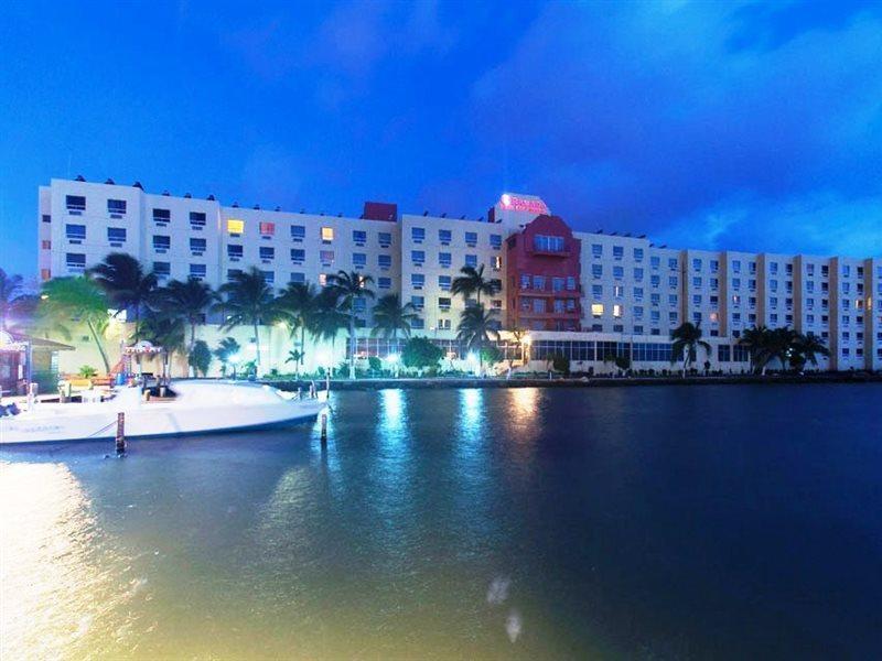 Ramada By Wyndham Princess Belize City Exterior photo