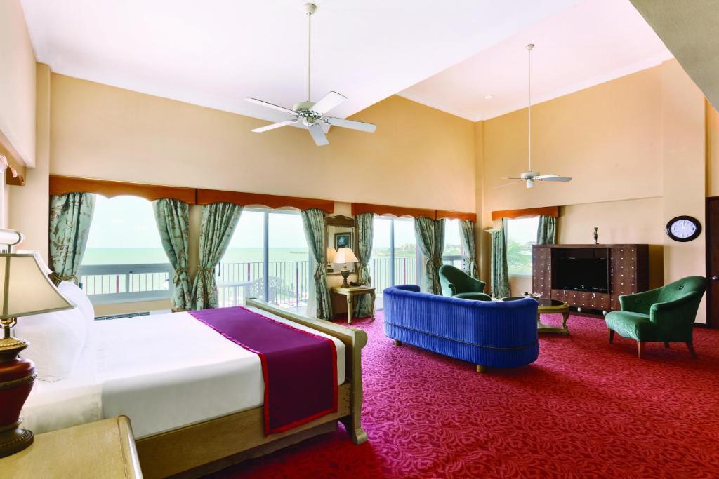 Ramada By Wyndham Princess Belize City Exterior photo