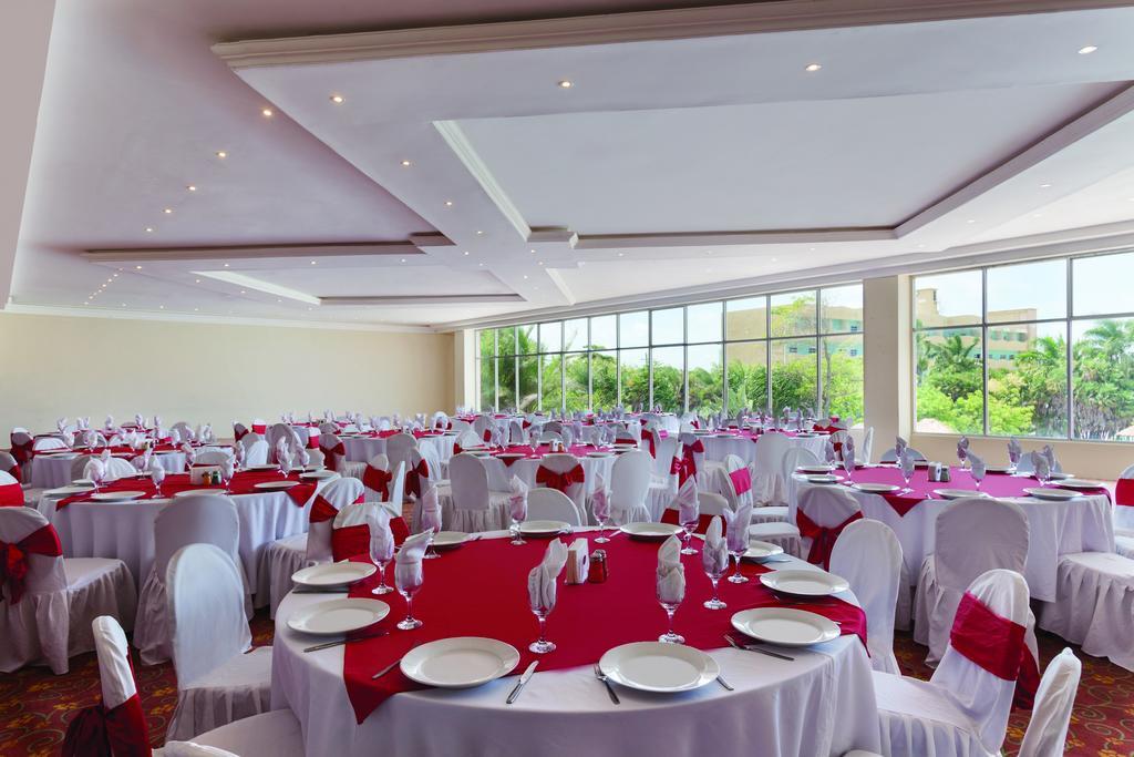 Ramada By Wyndham Princess Belize City Exterior photo