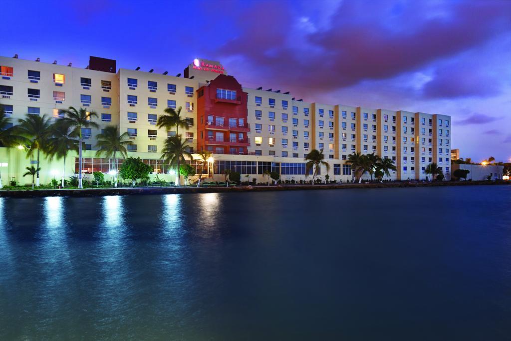 Ramada By Wyndham Princess Belize City Exterior photo